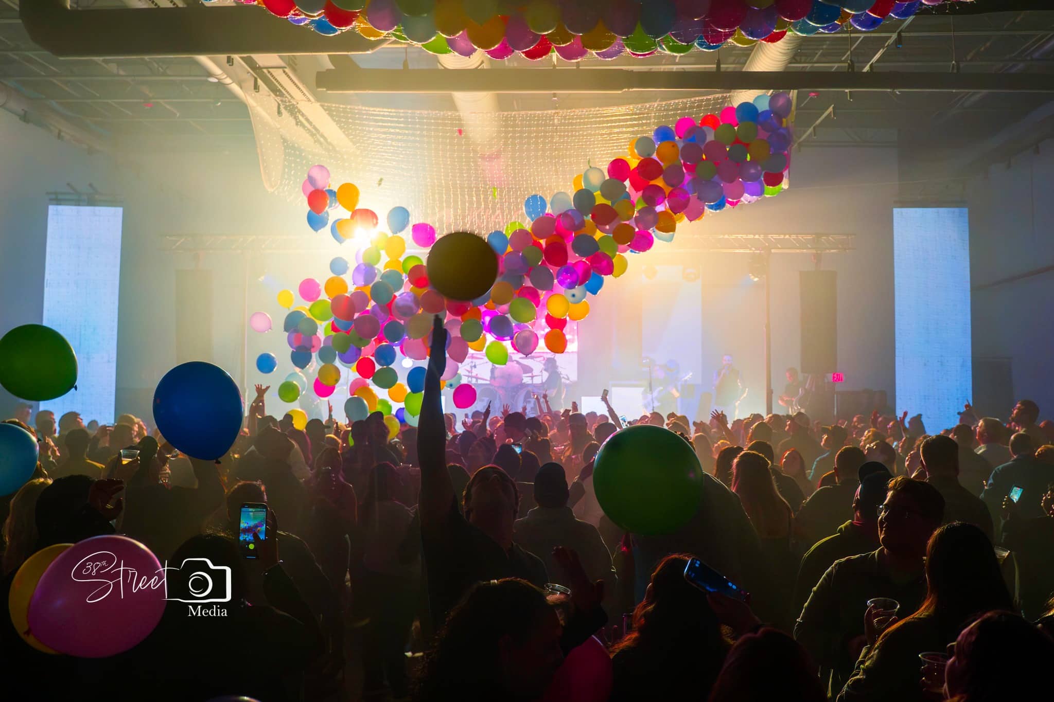 balloons dropping on new years eve